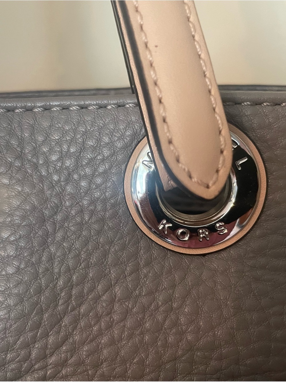 Michael Kors Bedford Pearl Grey Pebbled Leather Tote Bag EUC - Picture 3 of 9